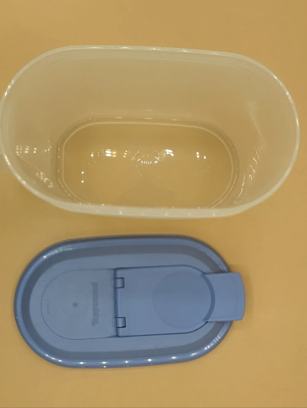 Tupperware 1 Qt Slim Pitcher 2189D-1 Blue Flip Top Lid 2010B-3 2011B-8 Pre-owned